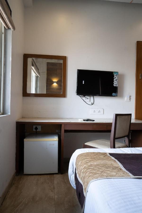 Hotel Kyra Airport Ahmadabad Zewnętrze zdjęcie