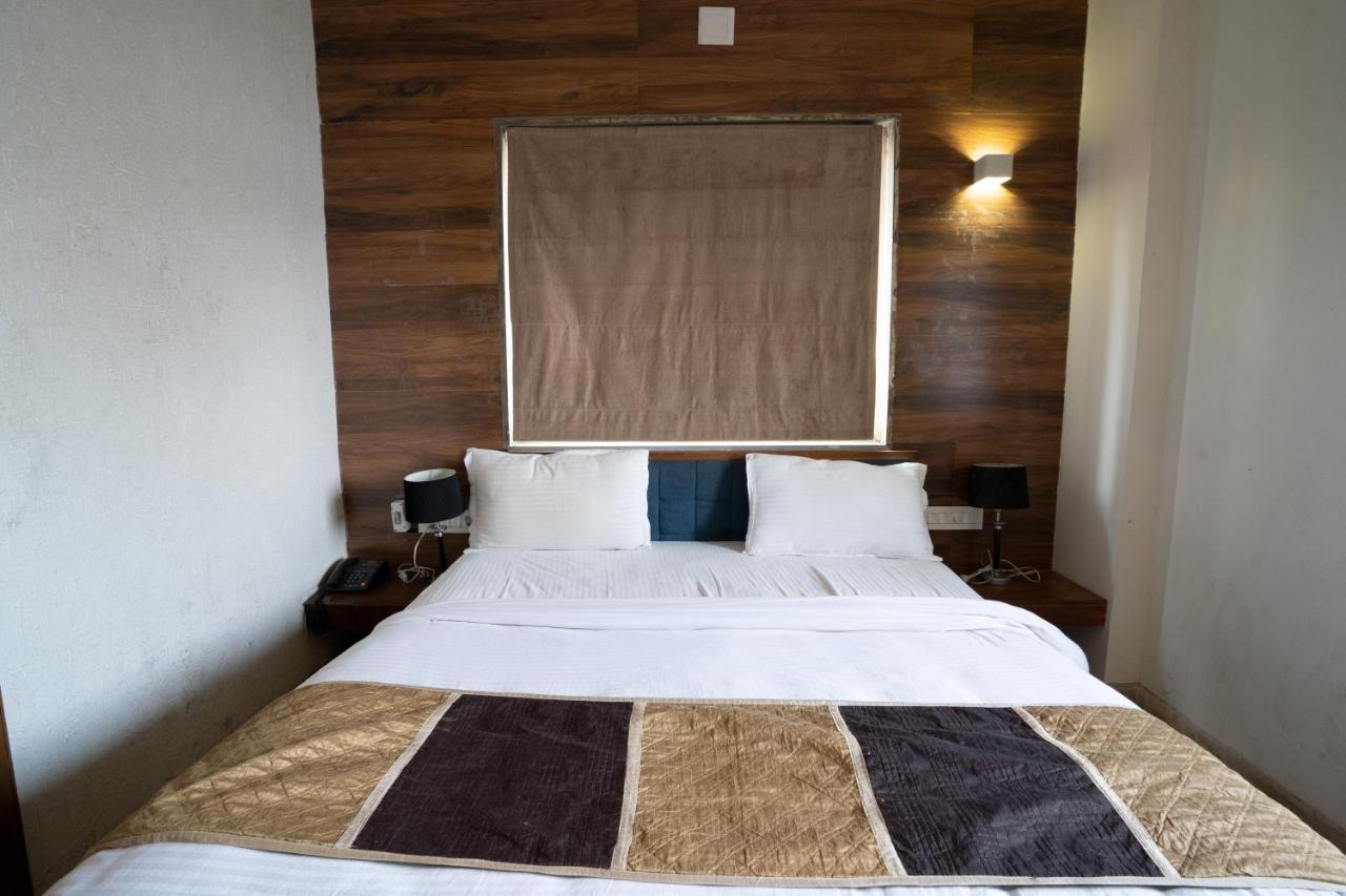 Hotel Kyra Airport Ahmadabad Zewnętrze zdjęcie