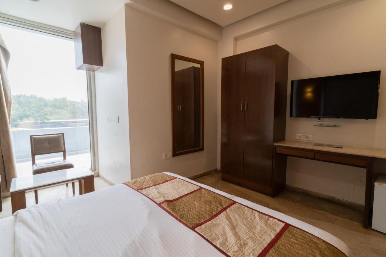 Hotel Kyra Airport Ahmadabad Zewnętrze zdjęcie