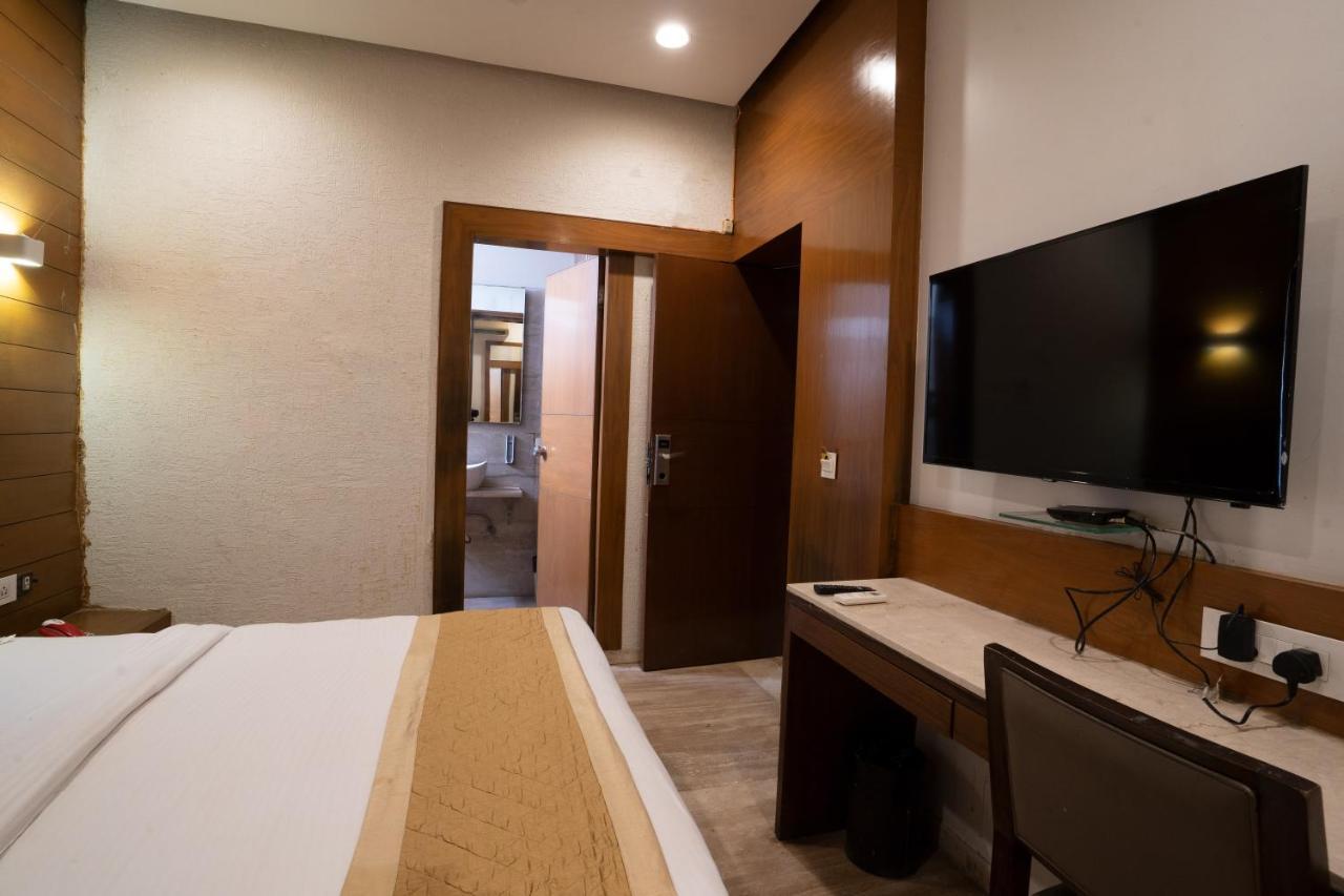 Hotel Kyra Airport Ahmadabad Zewnętrze zdjęcie